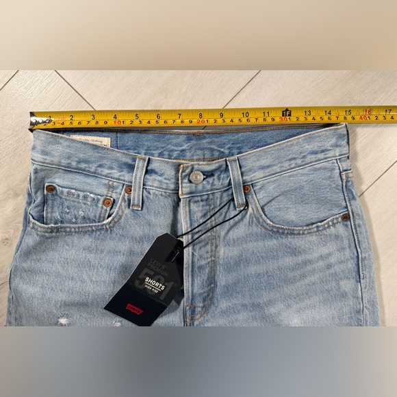 NWT Levi’s Premium 502 Women High Rise ‘90s Style Shorts Size 28 - Picture 11 of 16